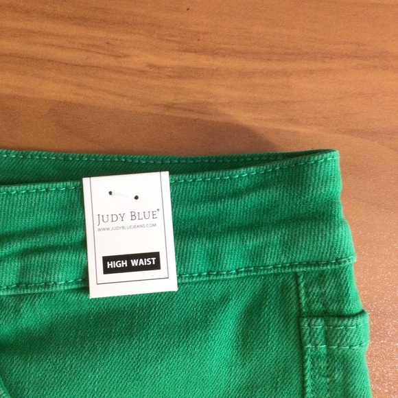 Woman’s Judy Blue Tummy Control Fit High Rise Green Shorts with Cuffed Legs - Picture 3 of 8